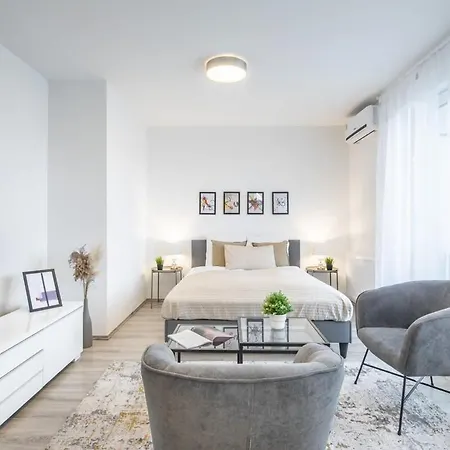 Penthouse - New - Modern & Quiet