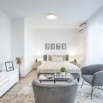 Penthouse - New - Modern & Quiet