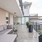 Penthouse - New - Modern & Quiet *
