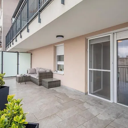 Apartman Penthouse - New - Modern & Quiet *