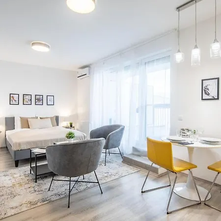 Penthouse - New - Modern & Quiet Apartmán