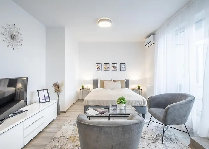 Penthouse - New - Modern & Quiet